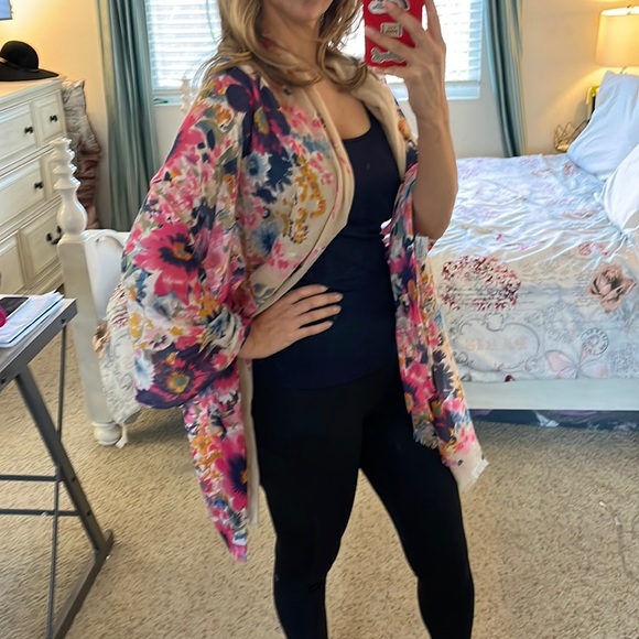 Beautiful floral Aldo scarf super versatile. - Picture 1 of 9